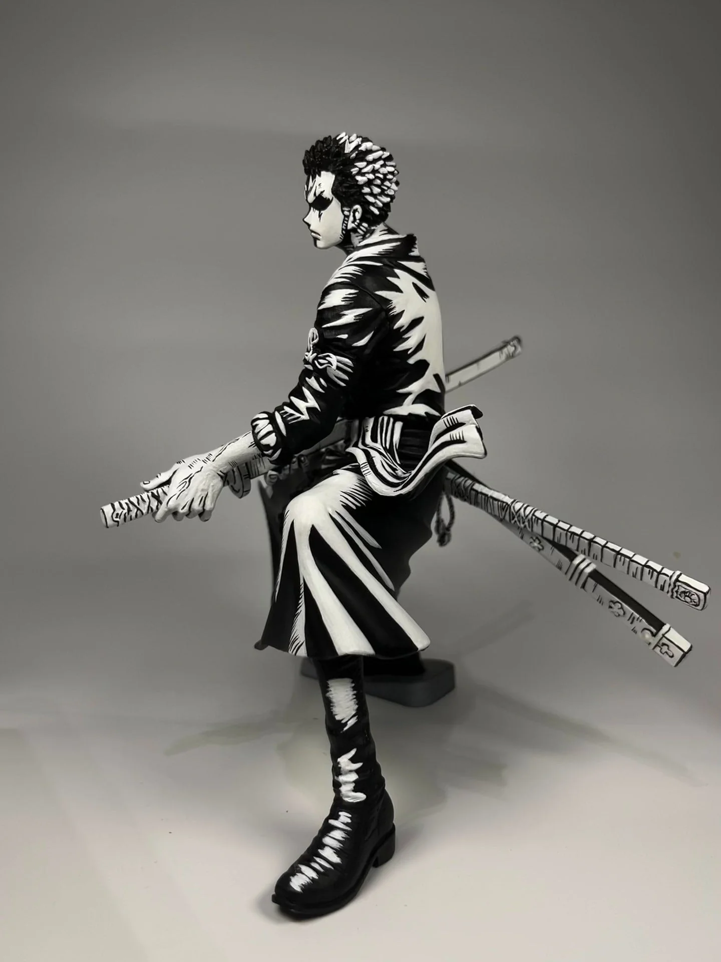 Repaint One Piece,Sauron in manga color black and white - Image 2