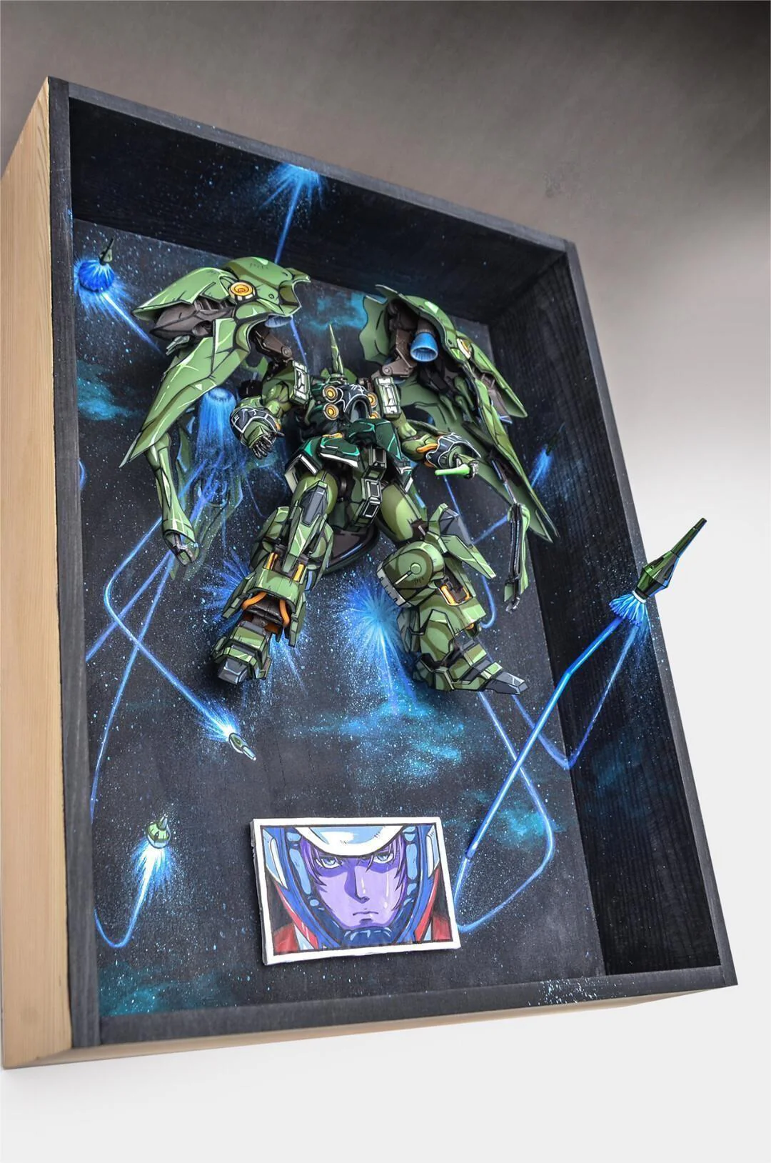Repainting Gundam Kshatriya with photo frame background pure hand painting - Image 4